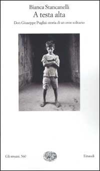 Libro A testa alta. Don Giuseppe Puglisi: storia di un eroe solitario di Bianca Stancanelli - ean 9788806164935 - Einaudi