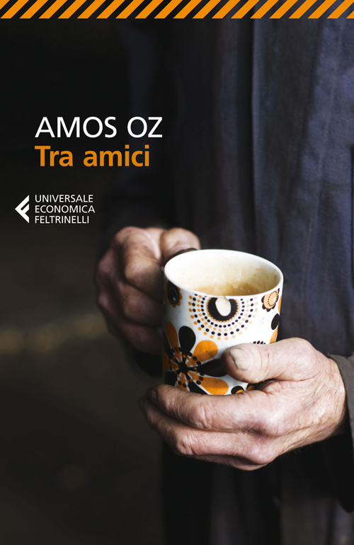Libro Tra amici di Amos Oz - ean 9788807883941 - Feltrinelli