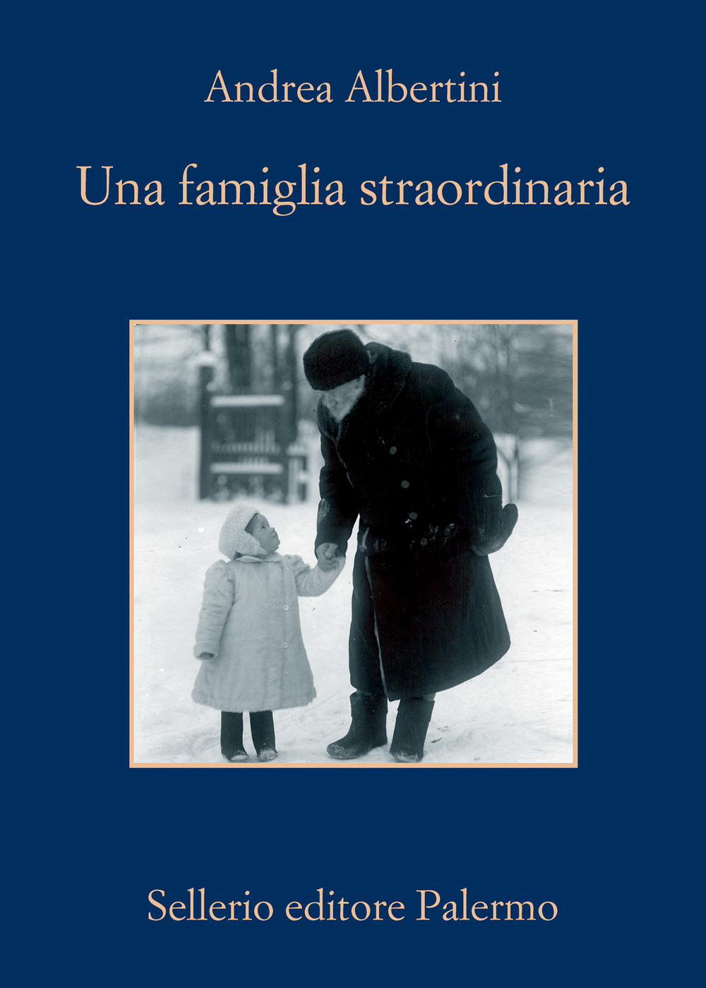 Libro famiglia straordinaria di Andrea Albertini - ean 9788838941702 - Sellerio Editore Palermo