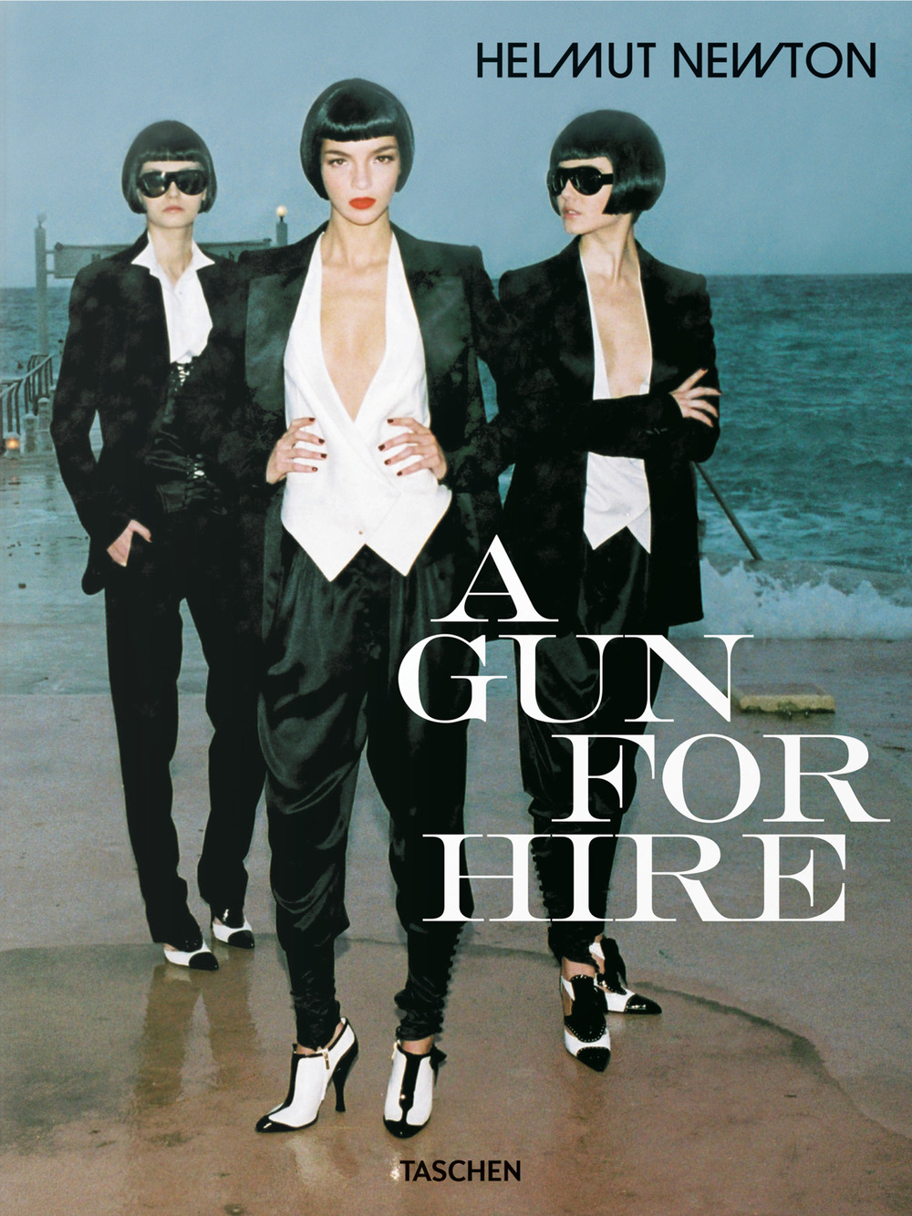 Libro Helmut Newton. A gun for hire. Ediz. inglese