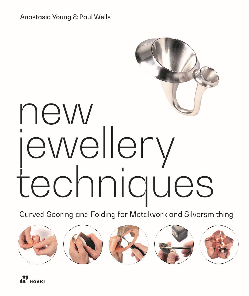Libro New jewellery techniques. Curved scoring and folding for metalwork and silversmithing di Anastasia Young; Wells Paul - ean 9788417656744 - Hoaki