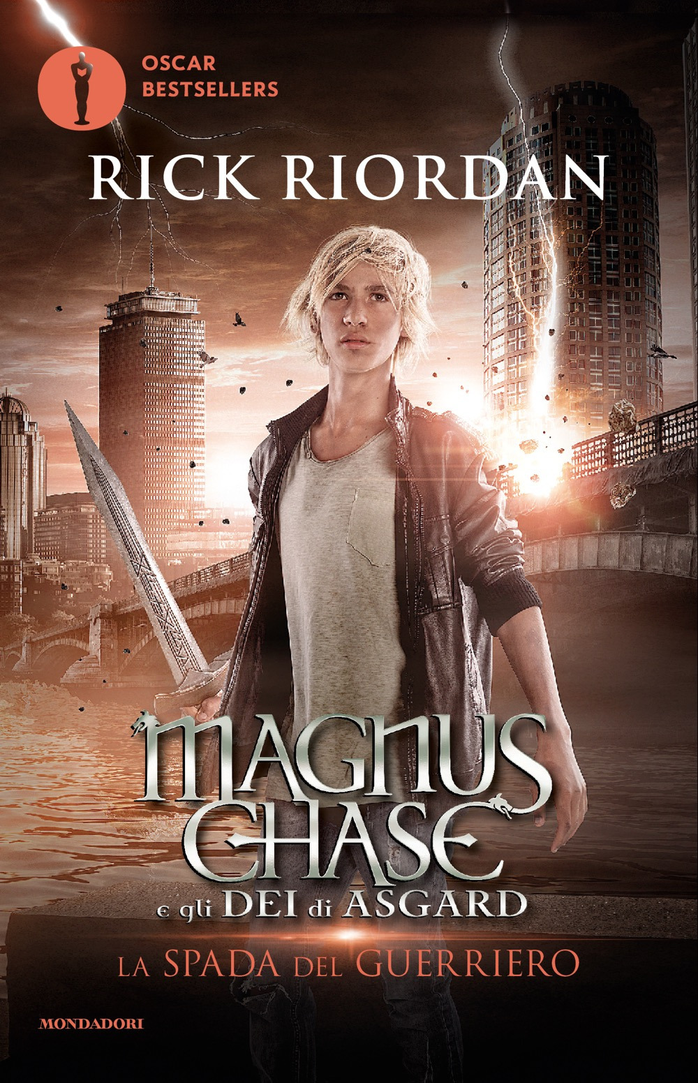 Libro spada del guerriero. Magnus Chase e gli dei di Asgard di Rick Riordan - ean 9788804802815 - Mondadori