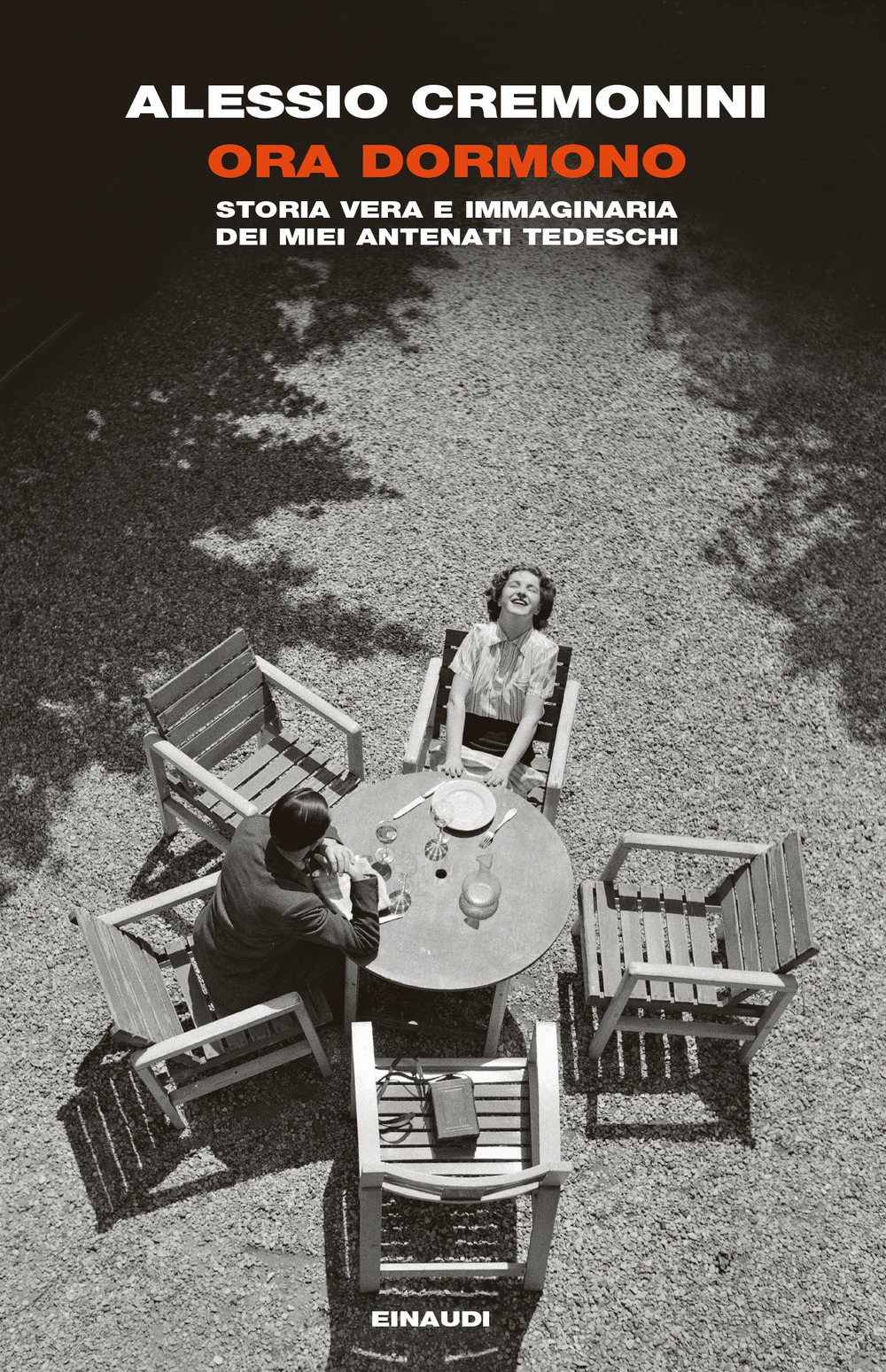 Libro Ora dormono. Storia vera e immaginaria dei miei antenati tedeschi di Alessio Cremonini - ean 9788806245313 - Einaudi
