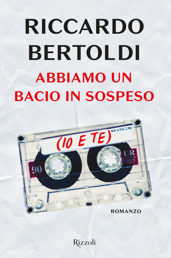 Libro Abbiamo un bacio in sospeso (io e te) di Riccardo Bertoldi - ean 9788817144438 - Rizzoli