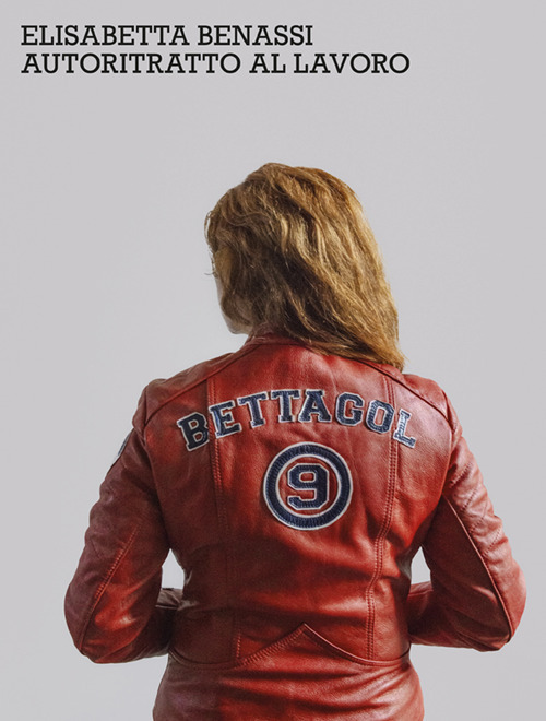 Libro Autoritratto al lavoro. Ediz. italiana e inglese di Elisabetta Benassi - ean 9788822923912 - Quodlibet