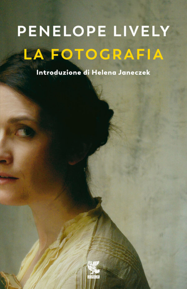 Libro fotografia di Penelope Lively - ean 9788823526327 - Guanda